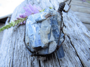 Kyanite crystal macrame necklace, blue kyanite pendant, blue kyanite for sale, kyanite healing properties, kyanite meaning, kyanite benefits