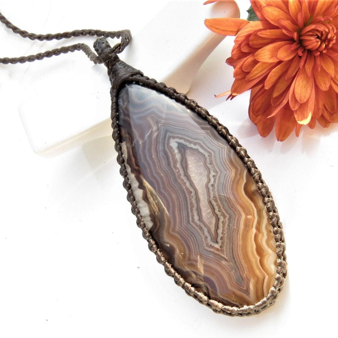 Agate women's crystal necklace.