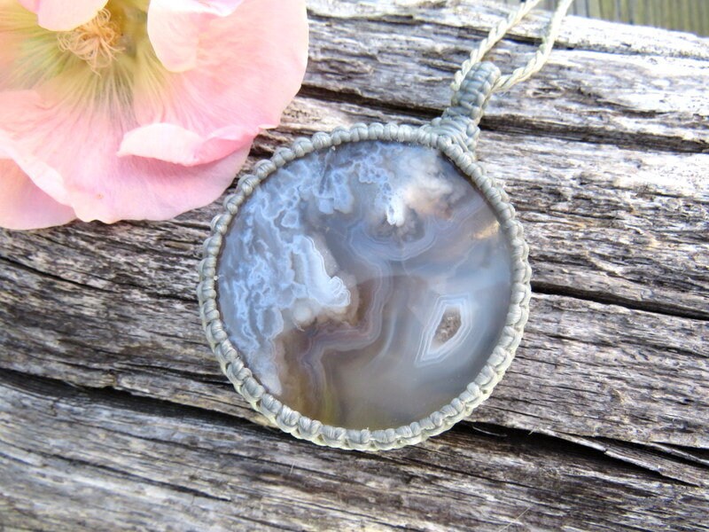 Gray Plume Agate macrame necklace, plume agate jewelry, agate jewelry, agate pendant necklace, round agate necklace, statement necklace