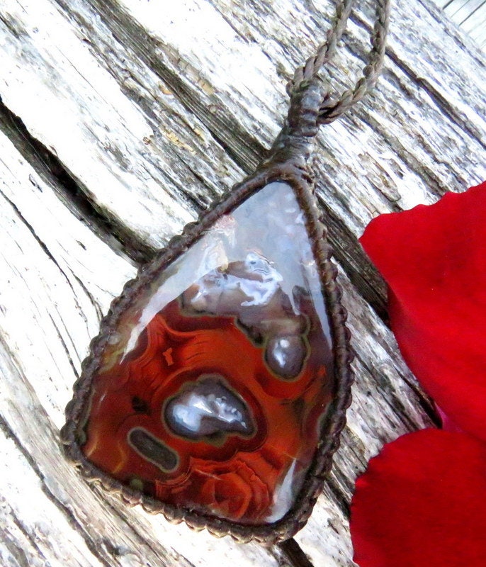 Red banded Turkish Agate Necklace / agate necklace / macrame necklace / stone necklace / healing crystals and stone / rare agates