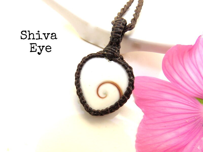Shiva Eye necklace, Shiva heart, heart pendant, heart jewelry, shell pendant necklace, beach theme, beach gift, macrame necklace