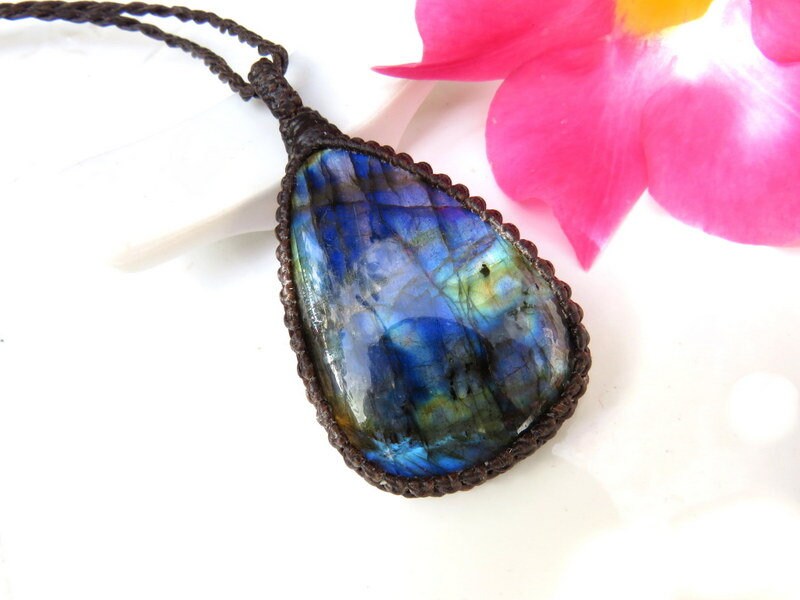 Blue Labradorite teardrop gemstone necklace, macrame necklace, blue flash labradorite, boho celestial gift ideas, blue gemstone, crystal