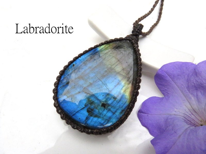 Labradorite macrame necklace, labradorite healing properties, labradorite meaning, womens jewelry, gifts for her, macrame jewelry