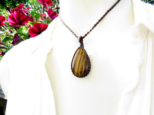 Tiger Eye macrame necklace / Tigers Eye necklace / Healing stones and crystals / Tiger eye jewelry / macrame necklace / macrame jewelry