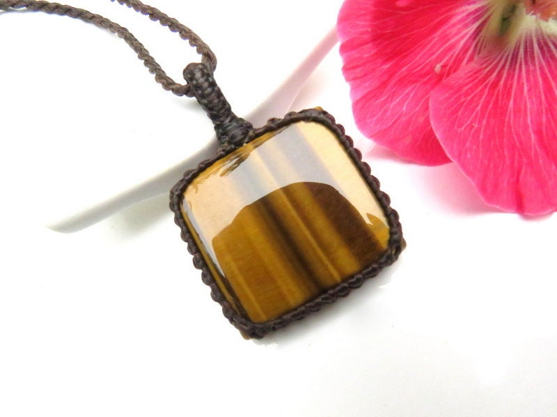 Crystals for strength / Tiger Eye Necklace / Tigers Eye Jewelry / Macrame necklace / Unisex jewelry / Grounding crystals / gemstone jewelry