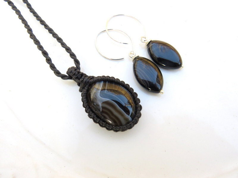 Valentines day gift, Sardonyx necklace and earring set / macrame necklace / jewelry set / Sardonyx jewelry / black theme gift / gothic