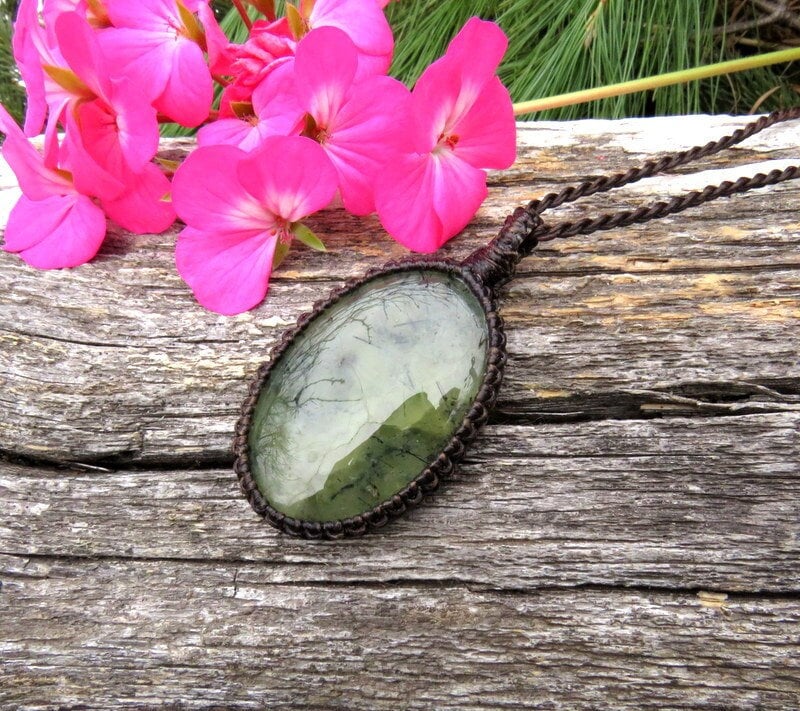 Valentines day gift, Prehnite macrame necklace, lime green, green gemstone, Positive energy, Gift for friend, Intuition crystals,