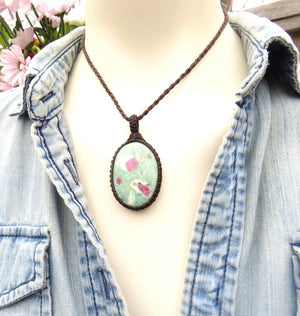 Vitality Ruby Fuchsite macrame necklace, Fuchsite pendant, Healing crystal jewelry, Bohemian jewelry, Macrame necklace, Healing jewery