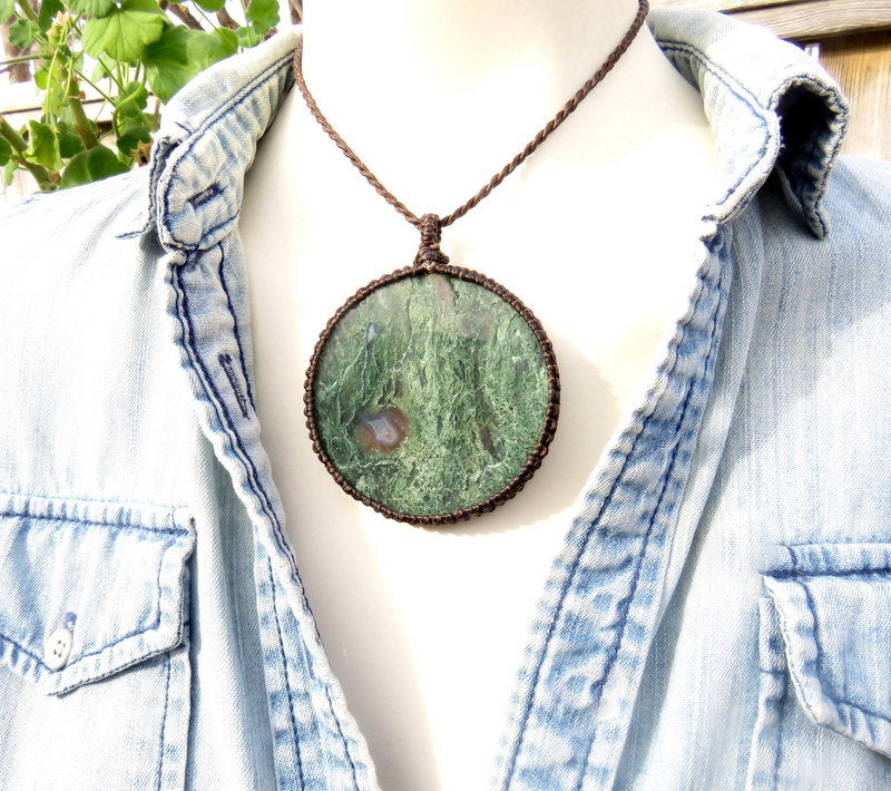 Moss Agate macrame necklace, gemstone gift ideas for her, statemeent necklace, gift ideas for the nature lover, the crystal collector