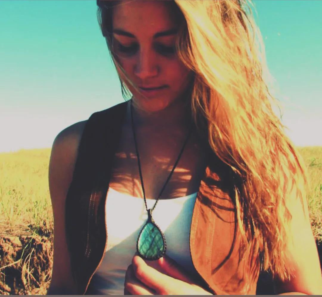 Labradorite Meaning, Properties & Healing Benefits