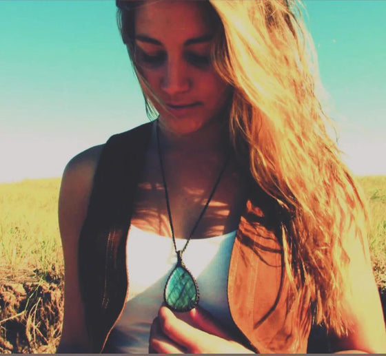 Labradorite Meaning, Properties & Healing Benefits