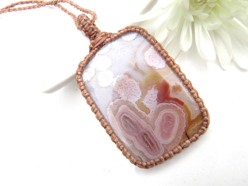 agate gemstone macrame necklace