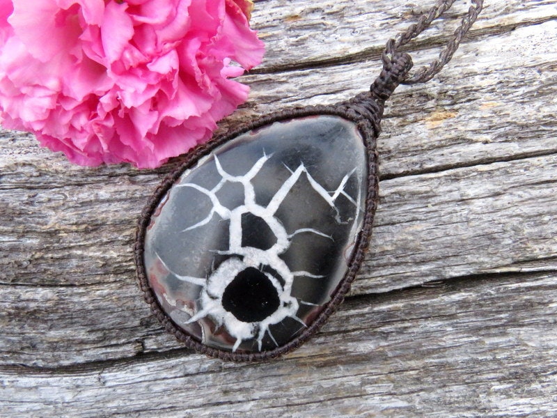 Septarian macrame necklace, gift ideas for the rock collector