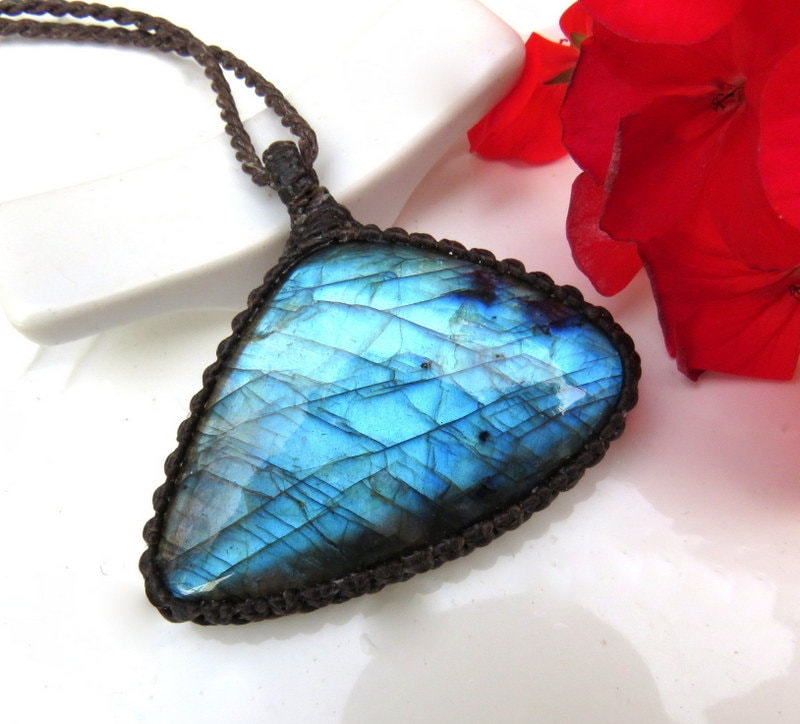 Labradorite Crushing goals necklace, Serene energy