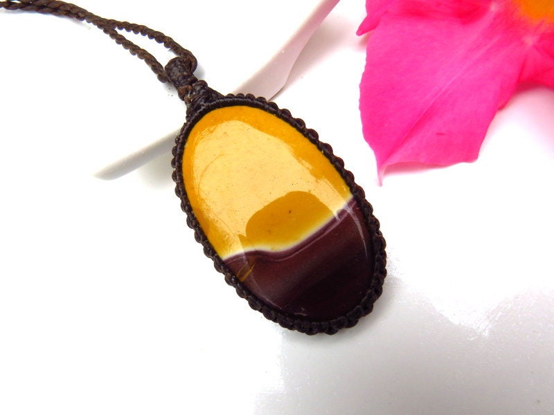 Mookaite gemstone necklace, mookaite benefits
