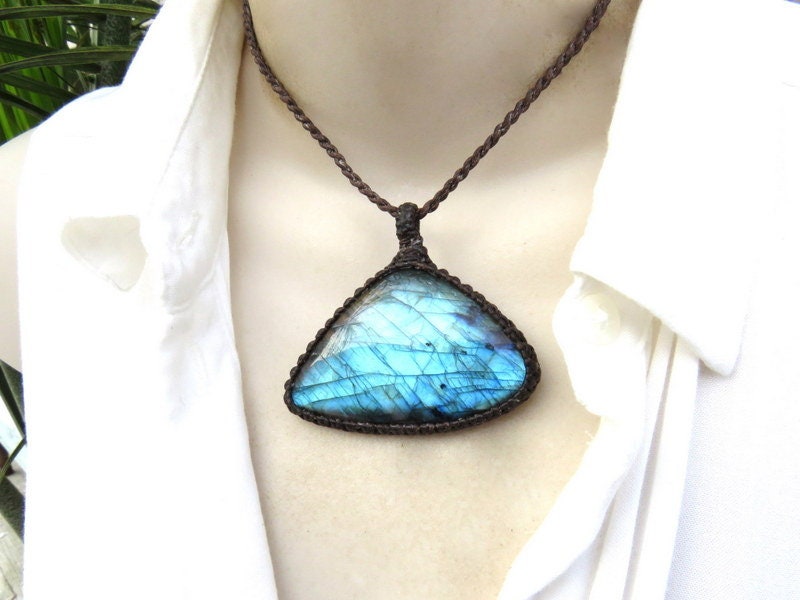 Labradorite Crushing goals necklace, Serene energy