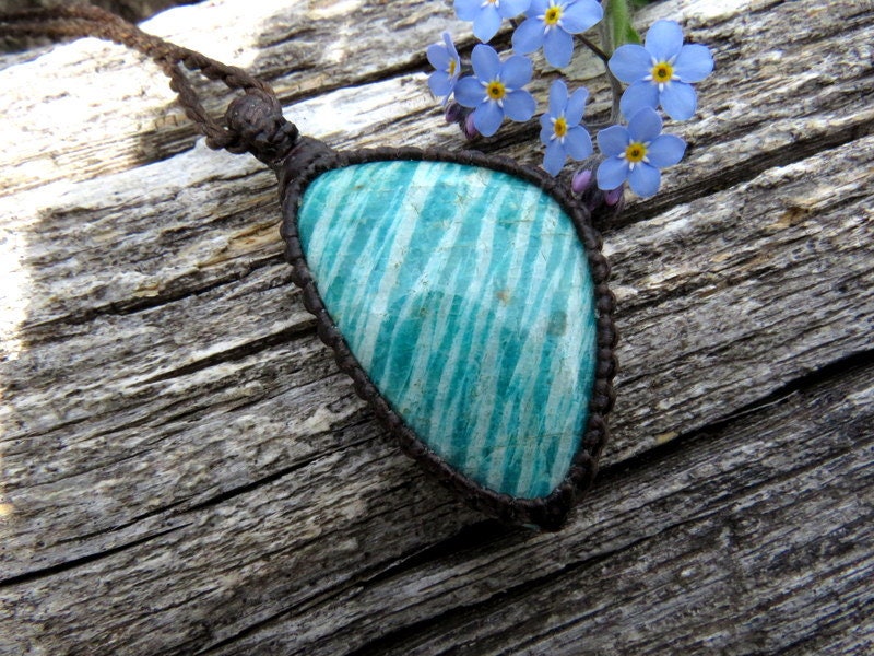 Gift ideas for the rock collector, Amazonite macrame necklace