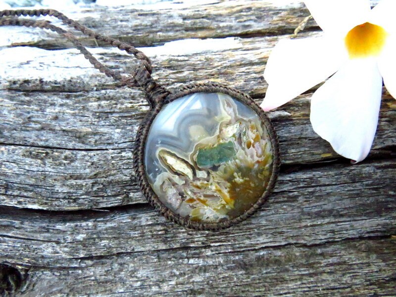 Colorful Agate gemstone necklace, rare agates of the world