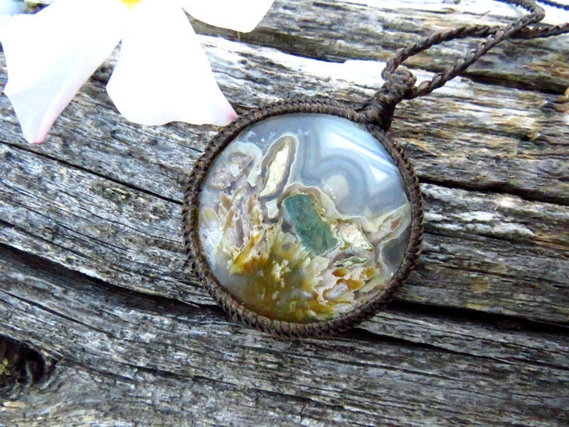 Colorful Agate gemstone necklace, rare agates of the world