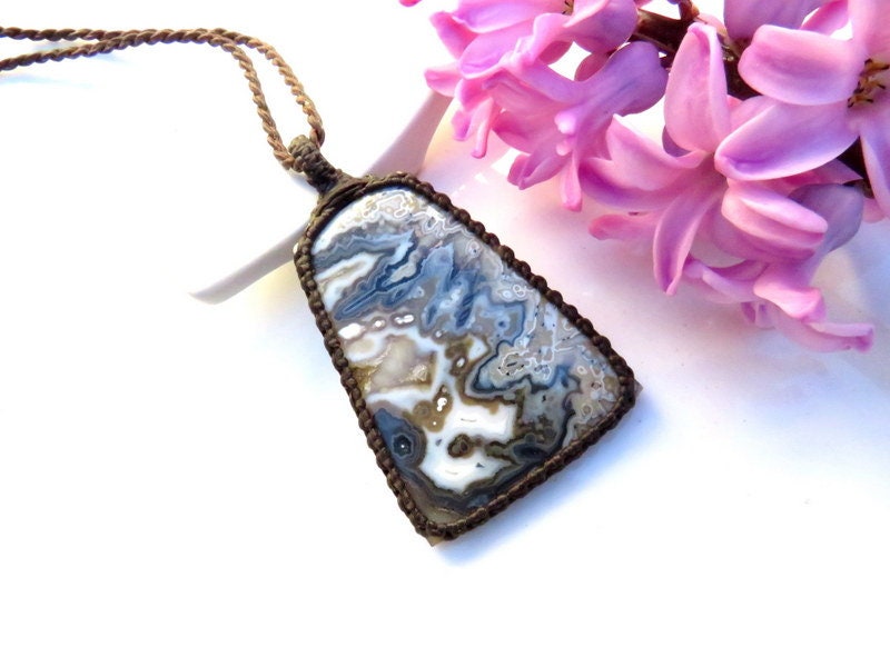 Agate gemstone necklace, macrame necklace