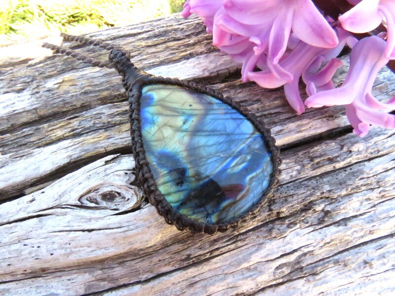 Mothers day gift, macrame necklace, Labradorite gemstone necklace, labradorite necklace, healing gifts for women, rainbow labraodorite