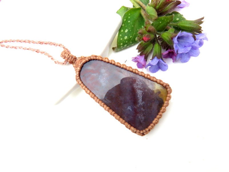 Agate macrame necklace, gemstone necklace, handmade gifts, friendship gifts, gift ideas for the gemstone lover, the crystal collector