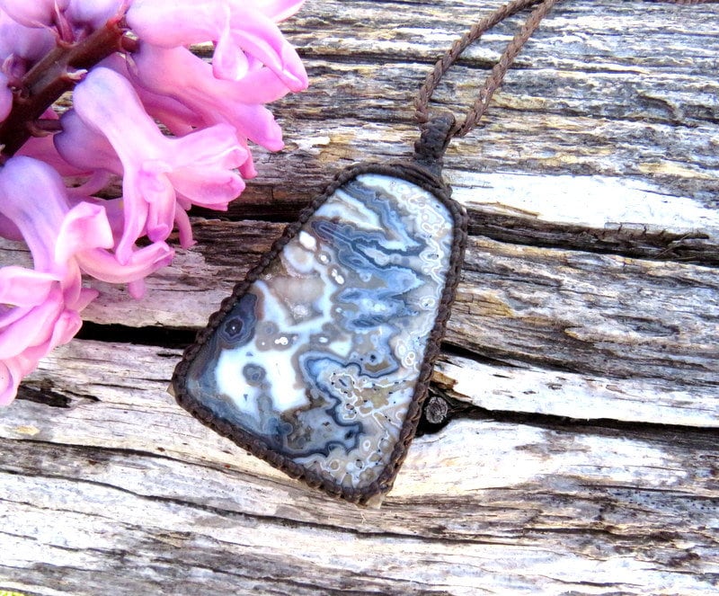 Agate gemstone necklace, macrame necklace