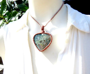 Heart shape Moss Agate macrame necklace, heart pendant, plume agate, green gemstone, gift ideas for her, gift ideas for the nature lover