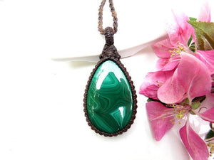Malachite macrame necklace, gift ideas for the capricorn, april birthstone jewelry, green gemstone, handmade jewelry, gemstone necklace