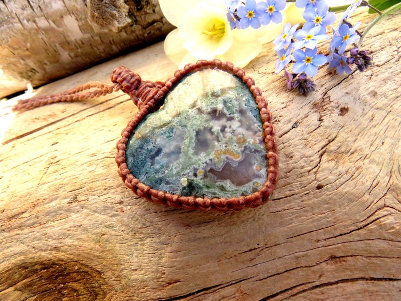 Heart shape Moss Agate macrame necklace, heart pendant, plume agate, green gemstone, gift ideas for her, gift ideas for the nature lover