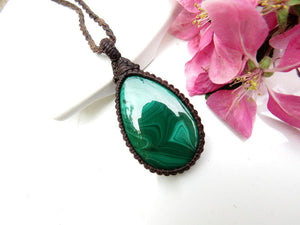 Malachite macrame necklace, gift ideas for the capricorn, april birthstone jewelry, green gemstone, handmade jewelry, gemstone necklace