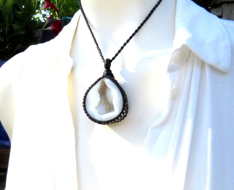 Agate druzy crystal necklace, macrame necklace