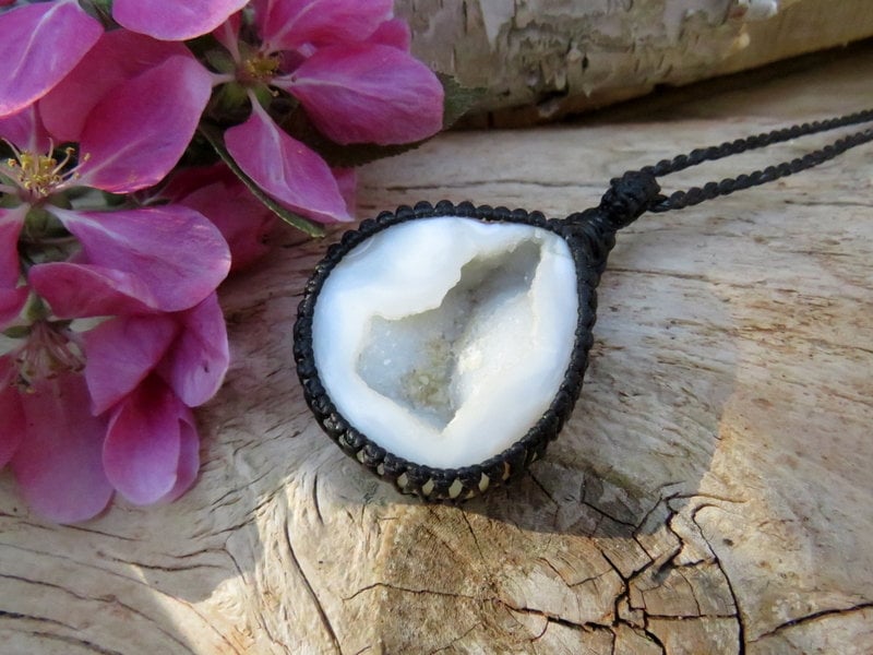 Agate druzy crystal necklace, macrame necklace