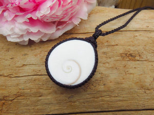 Shiva Eye Shell Protection necklace, Shiva Eye jewelry, Shiva Eye necklace, Beach accessories, Spiral necklace, Positive energy stone