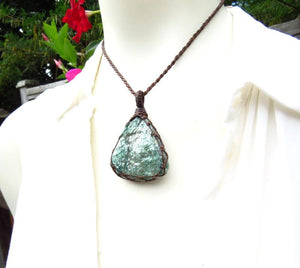 Green Mica Fuchsite macrame necklace, mica crystal, mica jewelry, gemstone necklace, gift ideas for the rock collector, macrame jewelry