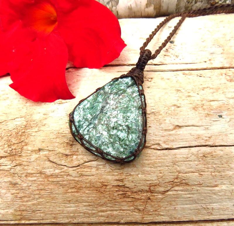 Green Mica Fuchsite macrame necklace, mica crystal