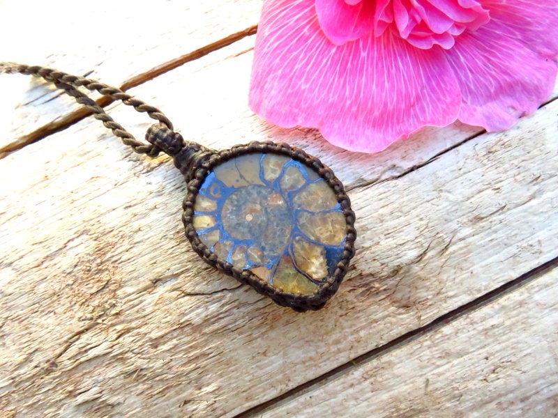 Ammonite macrame necklace, ammonite hematite necklace, ammonite pendant, ammonite jewelry, fossil necklace, ammolite, macrame jewelry