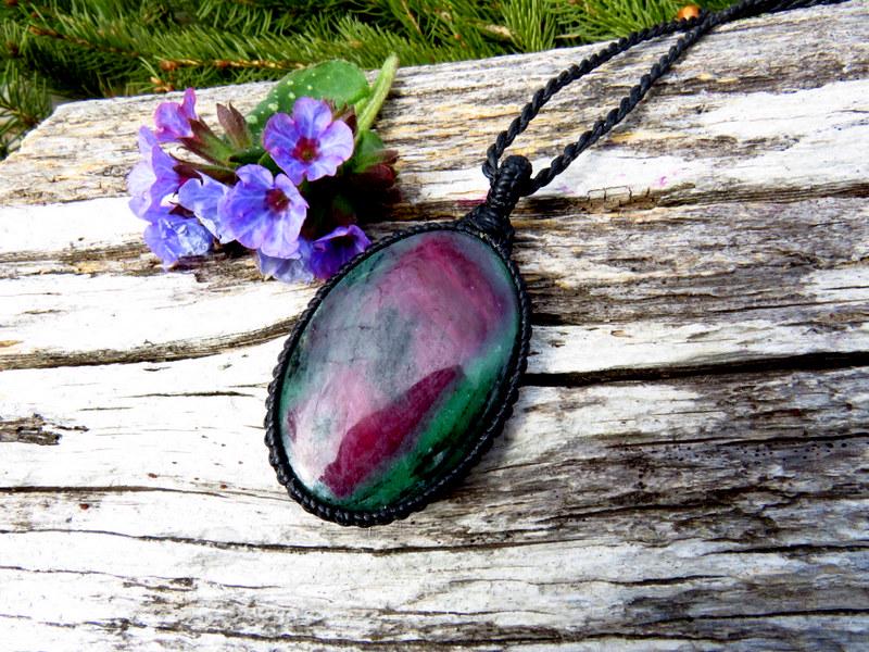 Ruby Zoisite Necklace / Womens Jewelry / Healing stone pendant / Macrame jewelry / Healing stones and crystals / Healing gemstone necklace