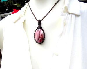 Mookaite gemstone necklace, mookaite benefits, mookaite for sale, mookaite healing properties, mookite jewelry, mookaite pendant, macrame