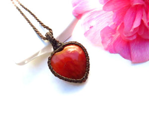 Carnelian crystal necklace, mom gift, carnelian heart, heart pendant, carnelian gemstone, macrame necklace, macrame jewelry