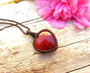 Carnelian crystal necklace, mom gift, carnelian heart, heart pendant, carnelian gemstone, macrame necklace, macrame jewelry