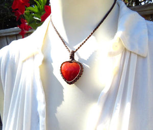 Carnelian crystal necklace, mom gift, carnelian heart, heart pendant, carnelian gemstone, macrame necklace, macrame jewelry