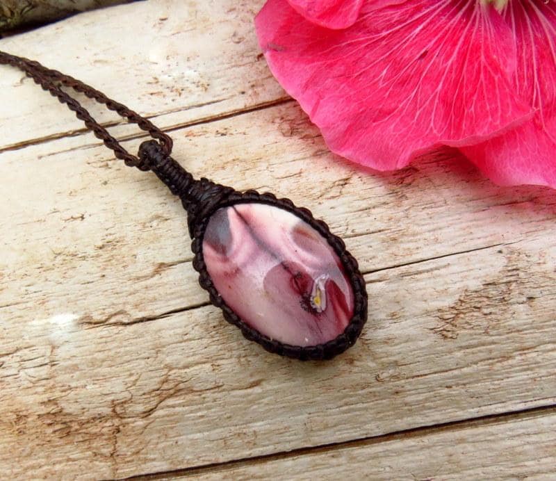 Mookaite gemstone necklace, mookaite benefits, mookaite for sale, mookaite healing properties, mookite jewelry, mookaite pendant, macrame