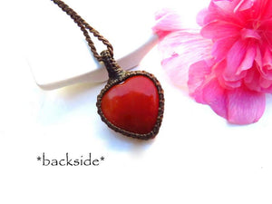 Carnelian crystal necklace, mom gift, carnelian heart, heart pendant, carnelian gemstone, macrame necklace, macrame jewelry