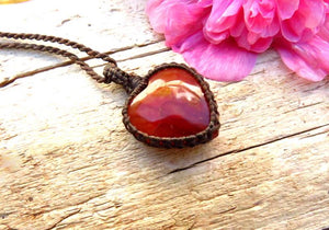 Carnelian crystal necklace, mom gift, carnelian heart, heart pendant, carnelian gemstone, macrame necklace, macrame jewelry