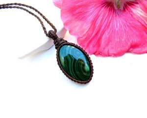 Malachite macrame necklace, gift ideas for the capricorn, christmas gift ideas, gift ideas for the globe trotter, gemstone necklace