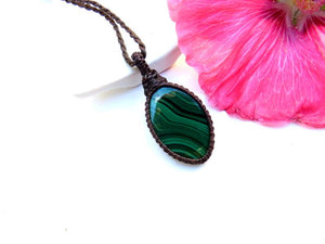 Malachite macrame necklace, gift ideas for the capricorn, christmas gift ideas, gift ideas for the globe trotter, gemstone necklace