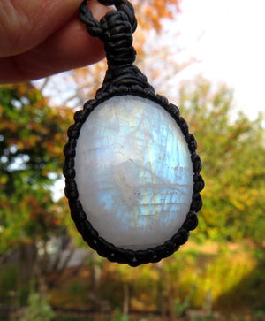 Rainbow moonstone necklace, moonstone jewelry, christmas gift ideas, gift ideas for the boho beauty, macrame moonstone, blue moonstone