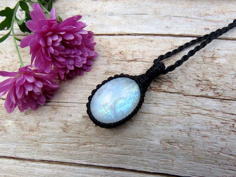 Rainbow moonstone necklace, moonstone jewelry, christmas gift ideas, gift ideas for the boho beauty, macrame moonstone, blue moonstone