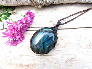 Macrame necklace, Labradorite necklace, Macrame jewelry, Labradorite jewelry, Metaphysical crystal jewelry, gift ideas for the boho beauty